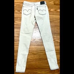 Levi’s 710 Super Skinny Size 27 🐎🐎 Light Grayish White with Black Trim Color